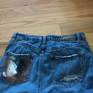 Ripped boyfriend jeans w/ custom back pockets